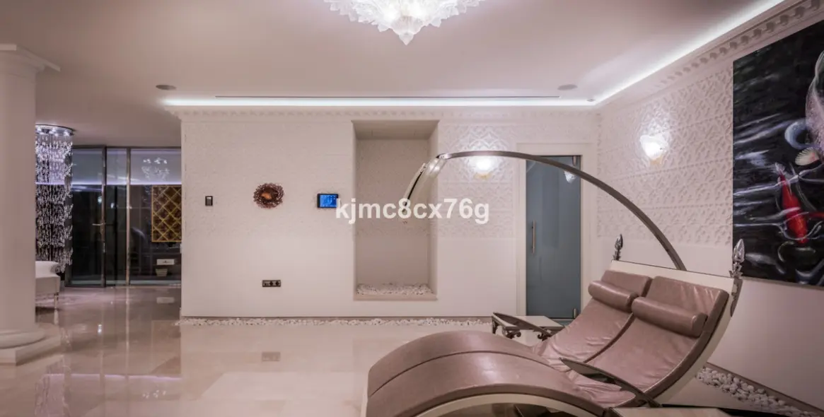 Sale of detached villa in Hacienda Las Chapas 25