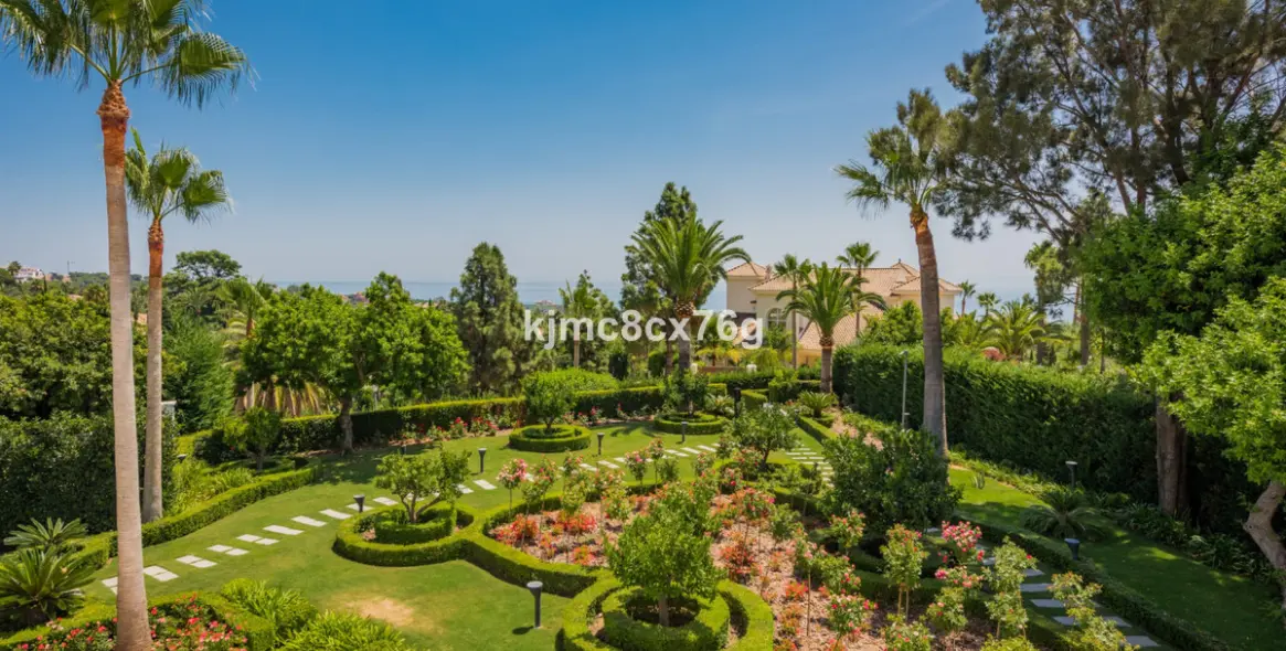 Sale of detached villa in Hacienda Las Chapas 28