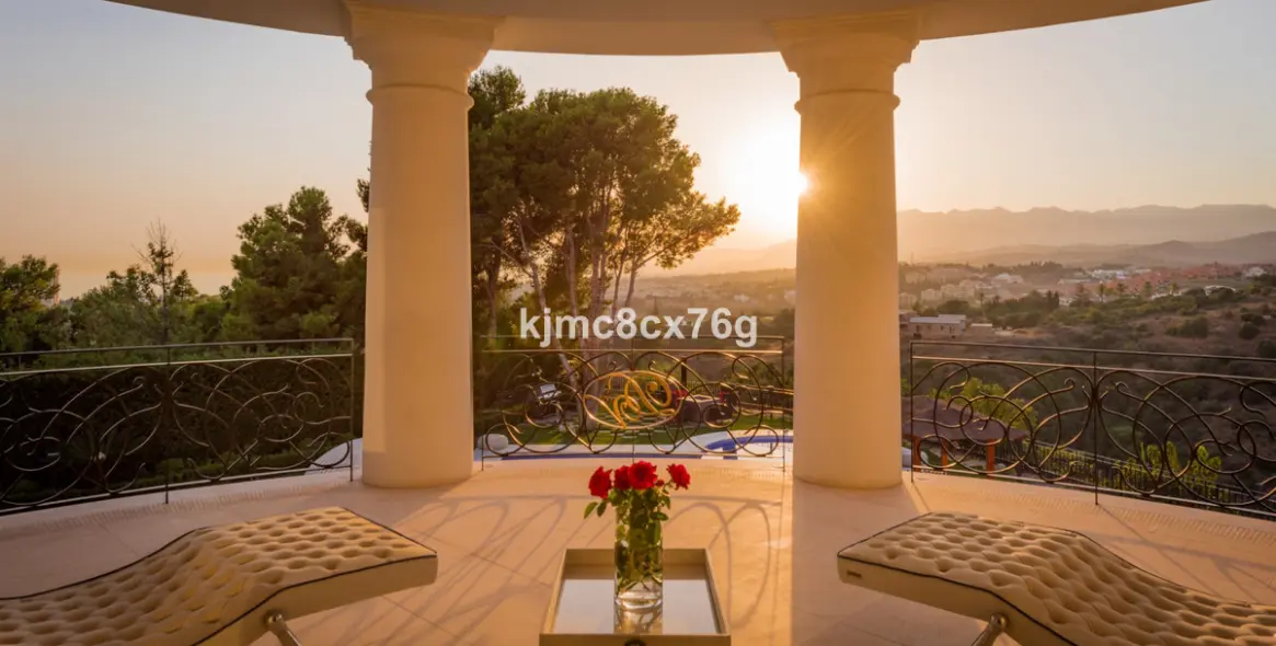 Sale of detached villa in Hacienda Las Chapas 33