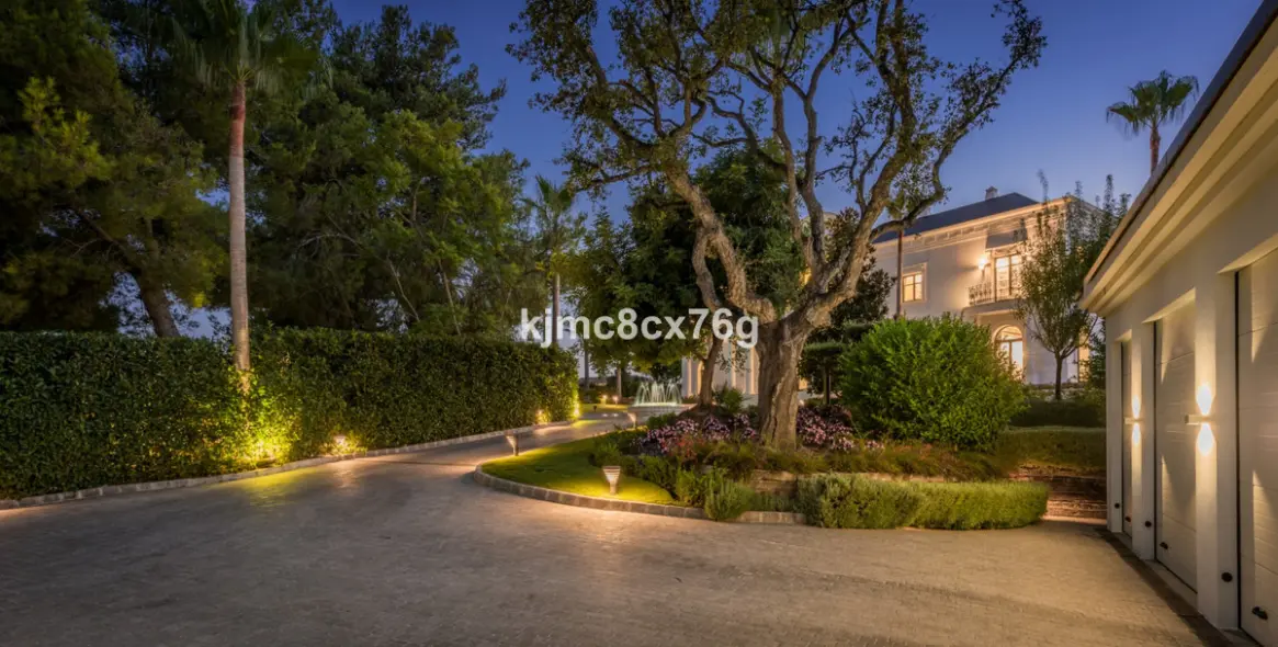 Sale of detached villa in Hacienda Las Chapas 38