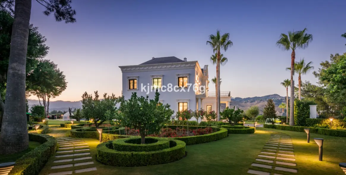 Sale of detached villa in Hacienda Las Chapas 40