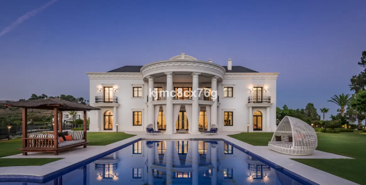 Sale of detached villa in Hacienda Las Chapas 42