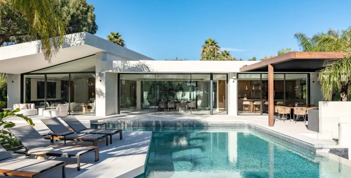 Продажа  отдельно стоящей виллы в Marbella East (район Hacienda Las Chapas) 5