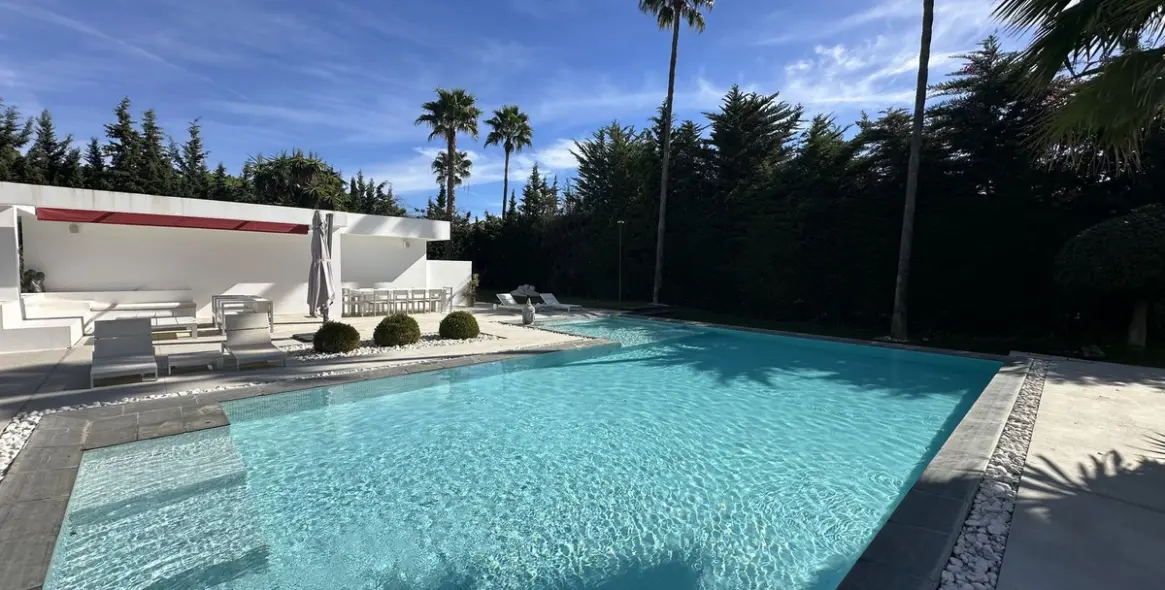 Sale of detached villa in Guadalmina Baja 7