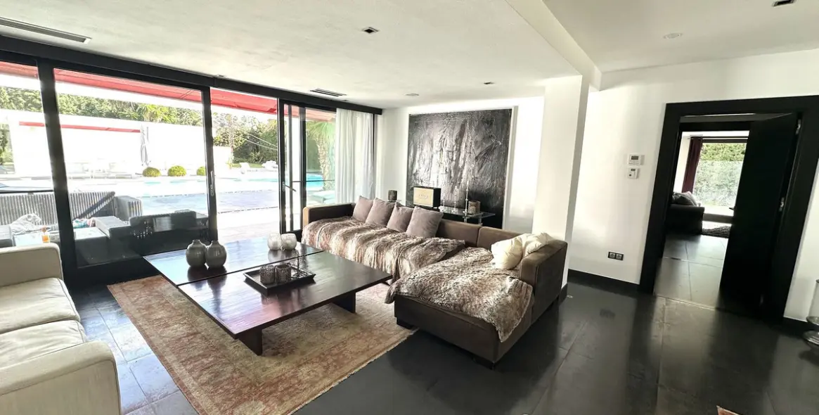 Sale of detached villa in Guadalmina Baja 8