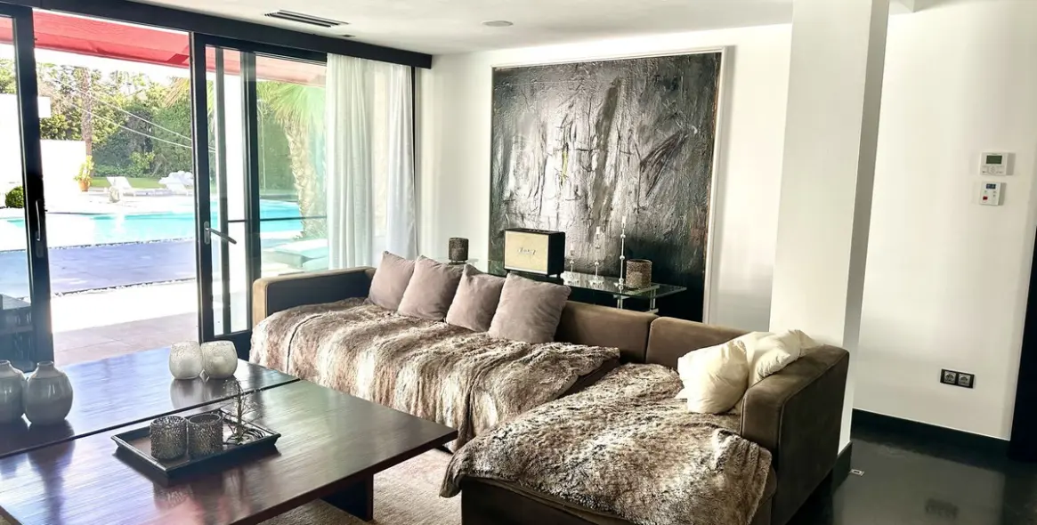 Sale of detached villa in Guadalmina Baja 9