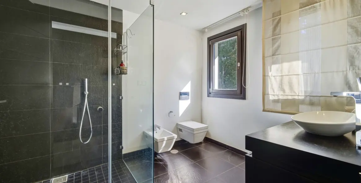 Sale of detached villa in Guadalmina Baja 16