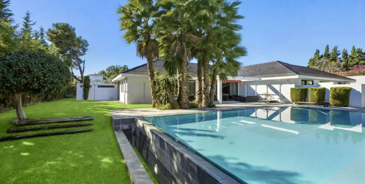 Venta de villa independiente en Guadalmina Baja 6