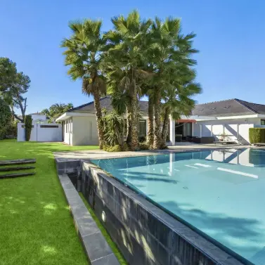 Venta de villa independiente en Guadalmina Baja