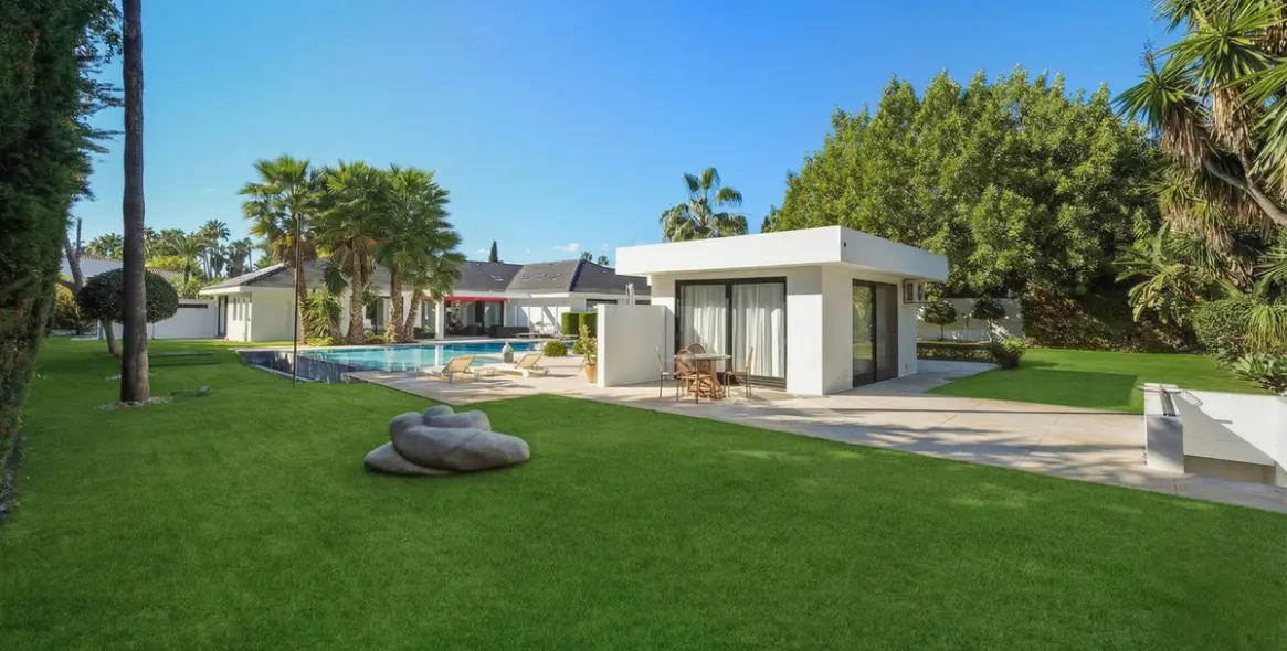 Venta de villa independiente en Guadalmina Baja 13