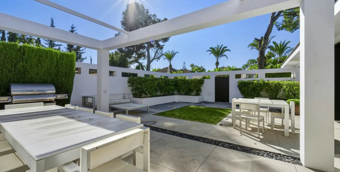 Venta de villa independiente en Guadalmina Baja 17