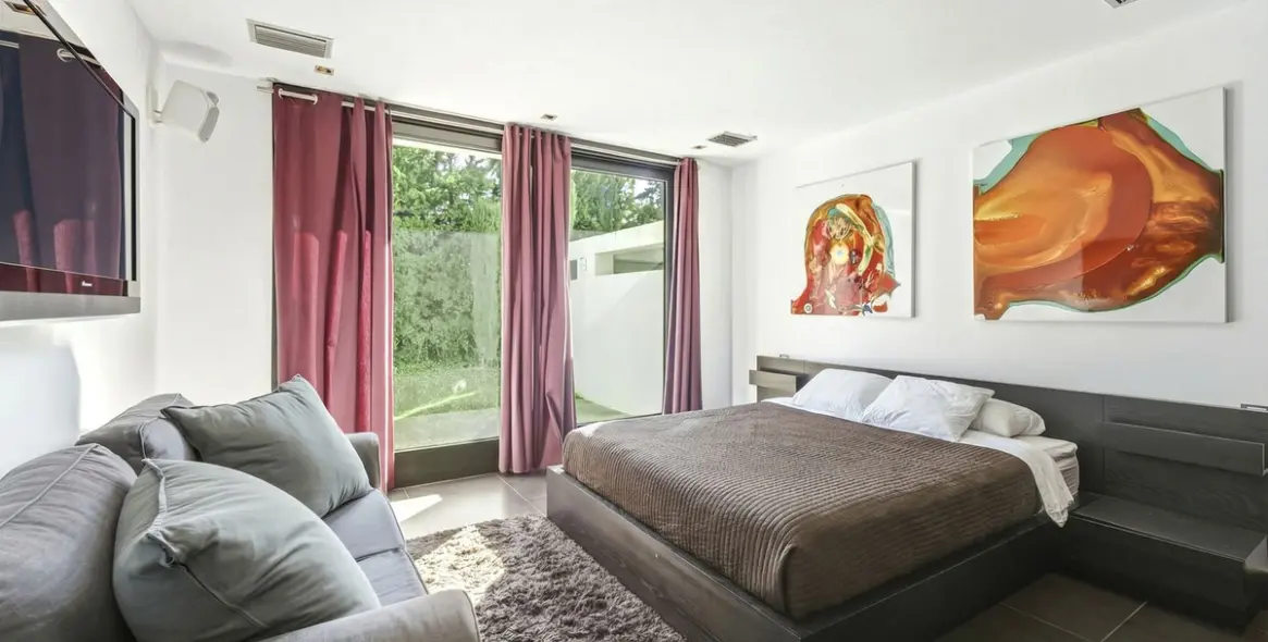 Sale of detached villa in Guadalmina Baja 26