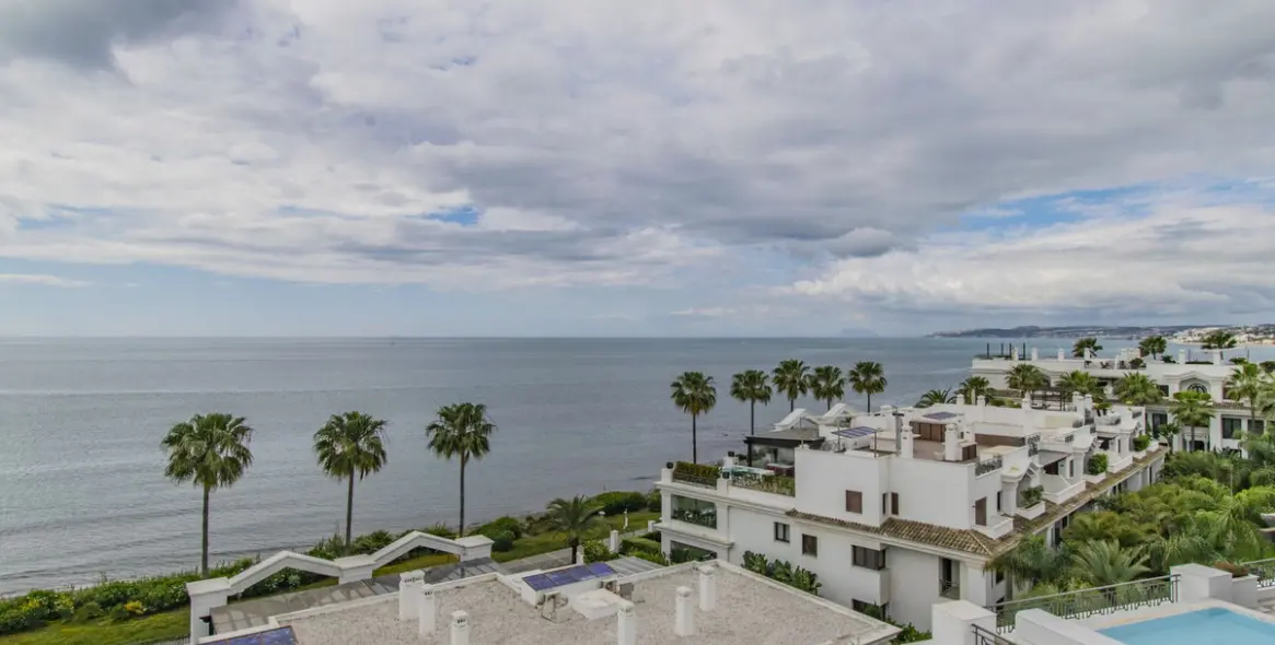 Sale of penthouse in Estepona (district Estepona) 2