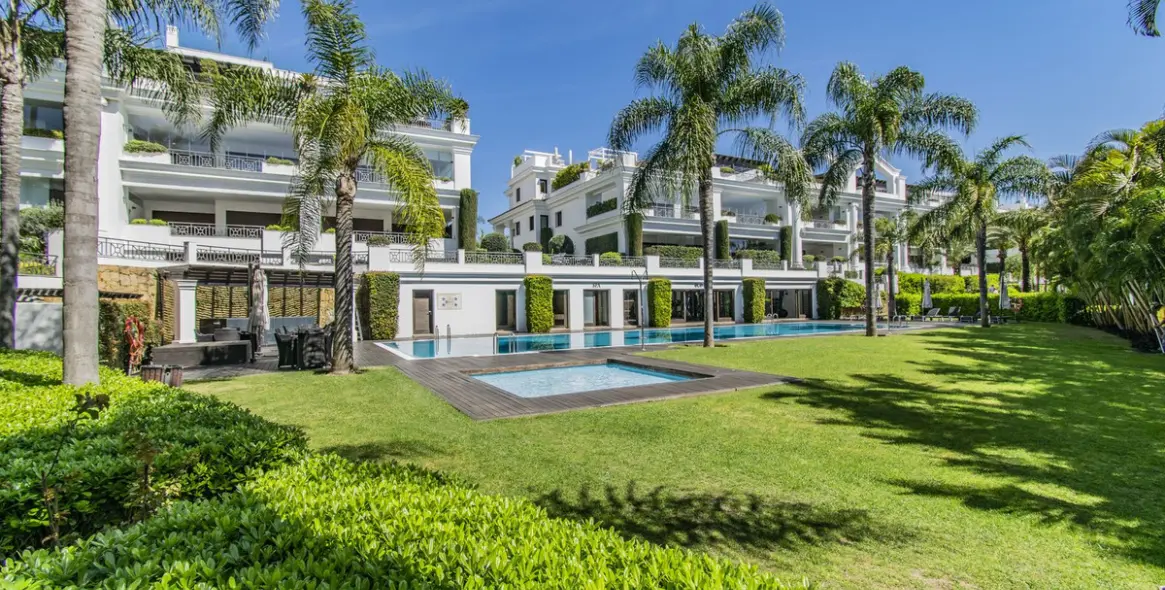 Sale of penthouse in Estepona (district Estepona) 5