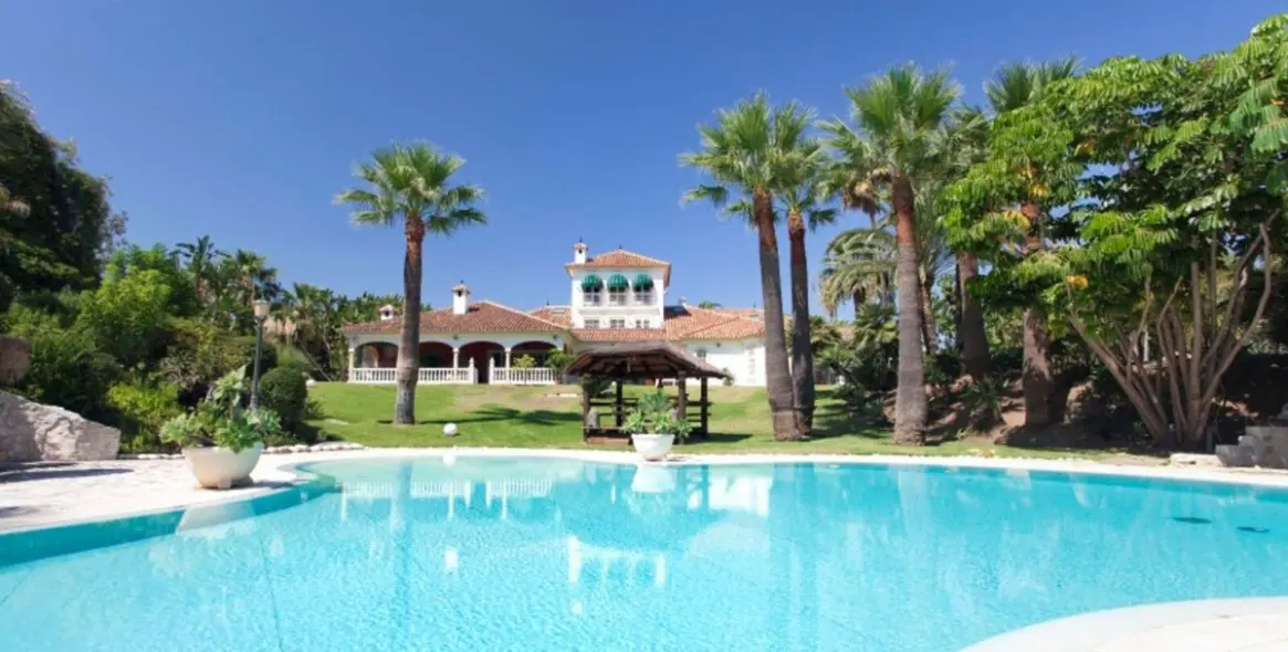Sale of detached villa in Cerros del Aguila 1
