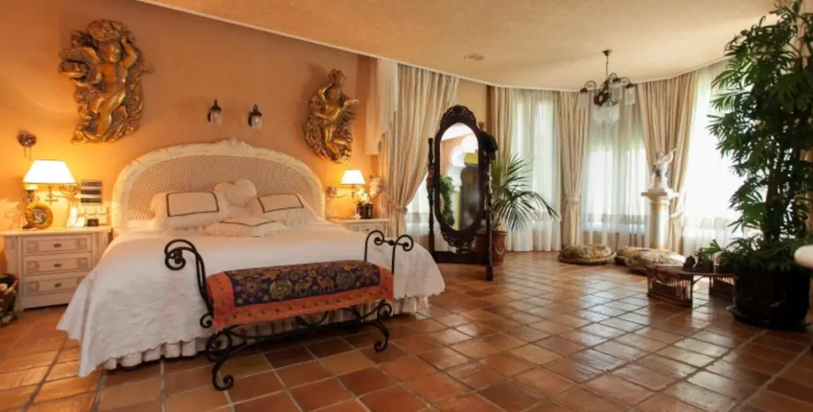Sale of detached villa in Cerros del Aguila 4