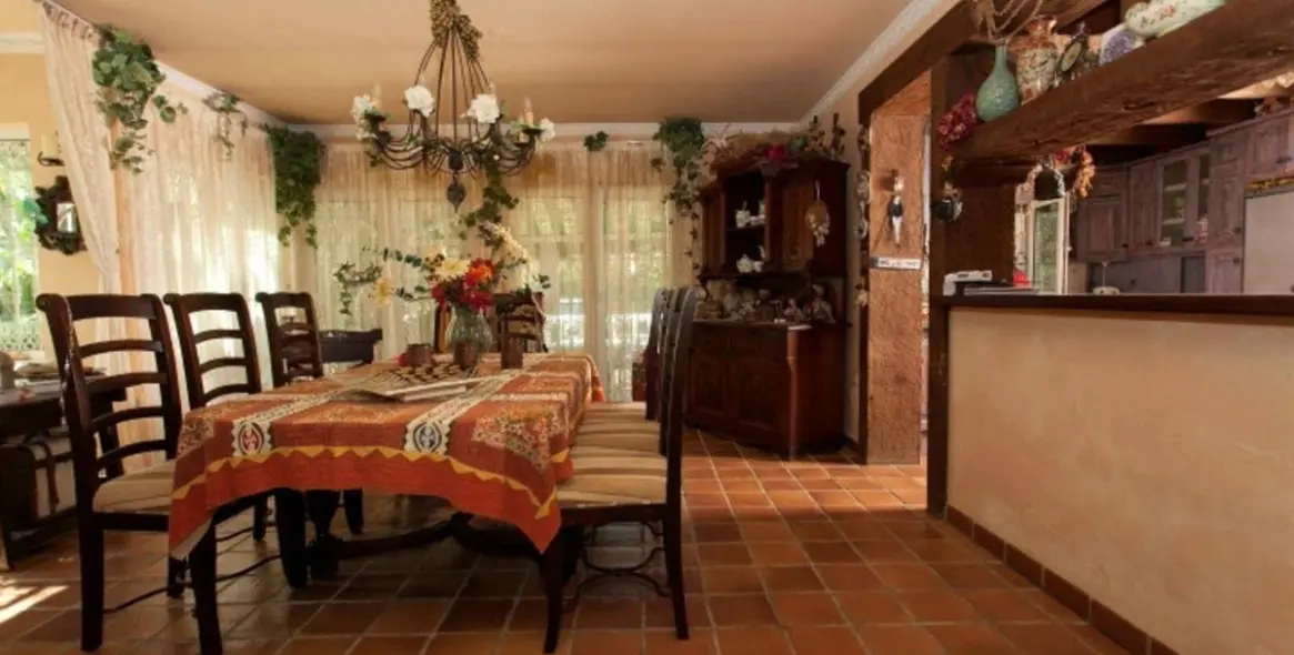 Sale of detached villa in Cerros del Aguila 8