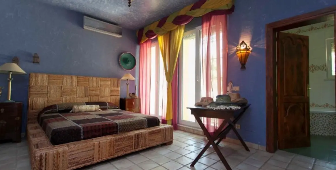 Sale of detached villa in Cerros del Aguila 9