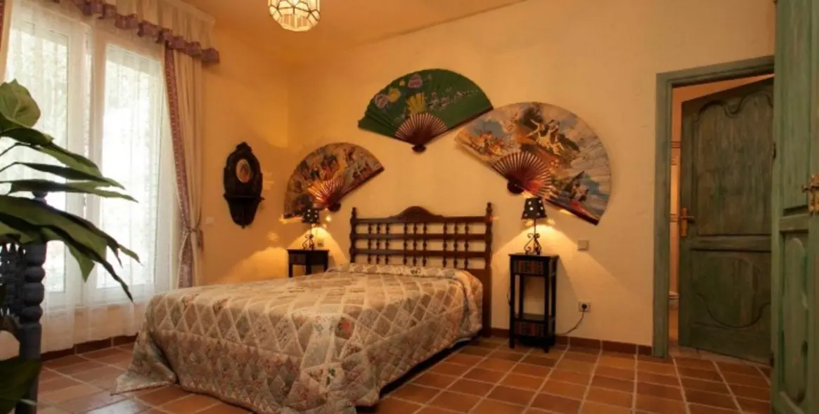 Sale of detached villa in Cerros del Aguila 11