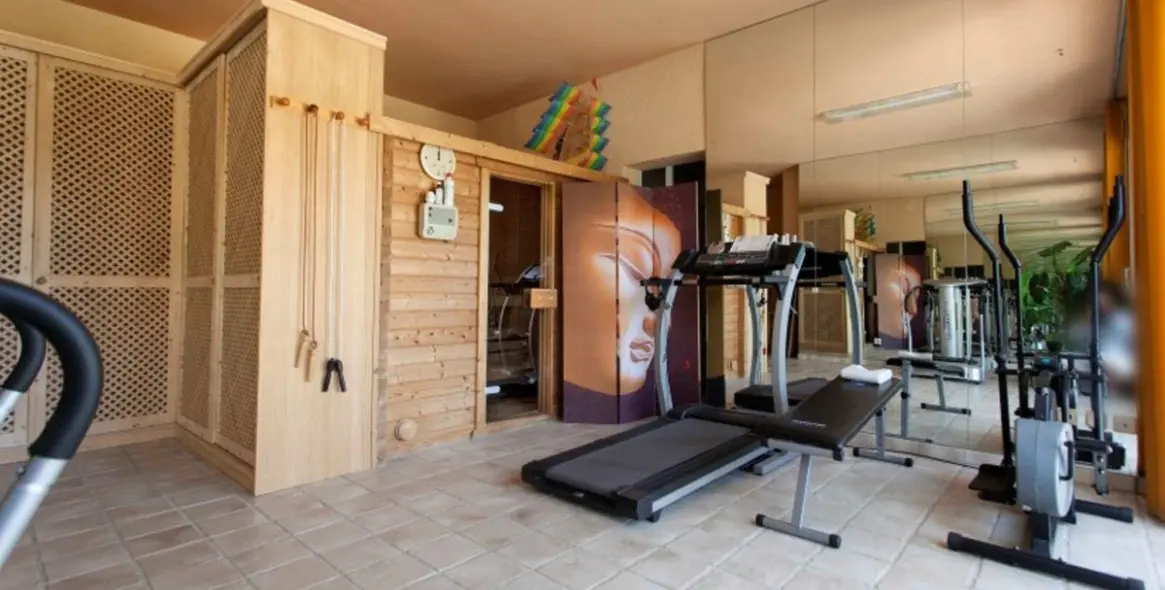Sale of detached villa in Cerros del Aguila 15