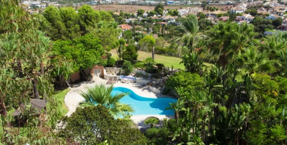 Sale of detached villa in Cerros del Aguila 21