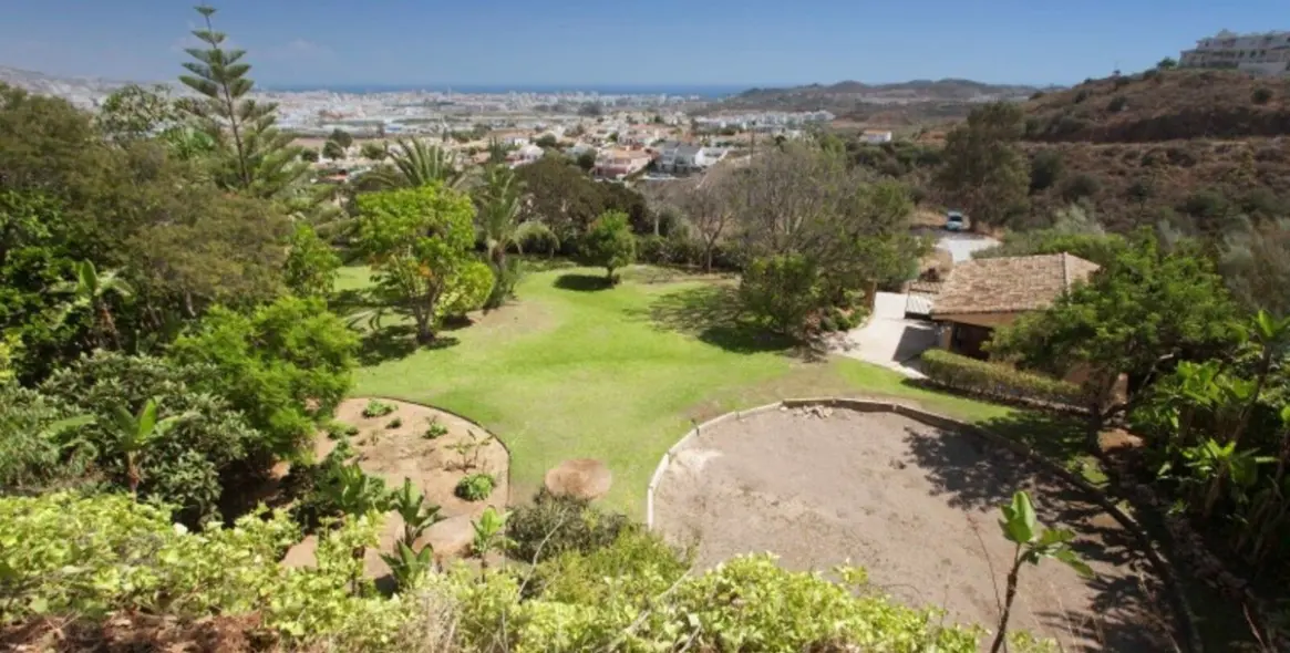 Sale of detached villa in Cerros del Aguila 22