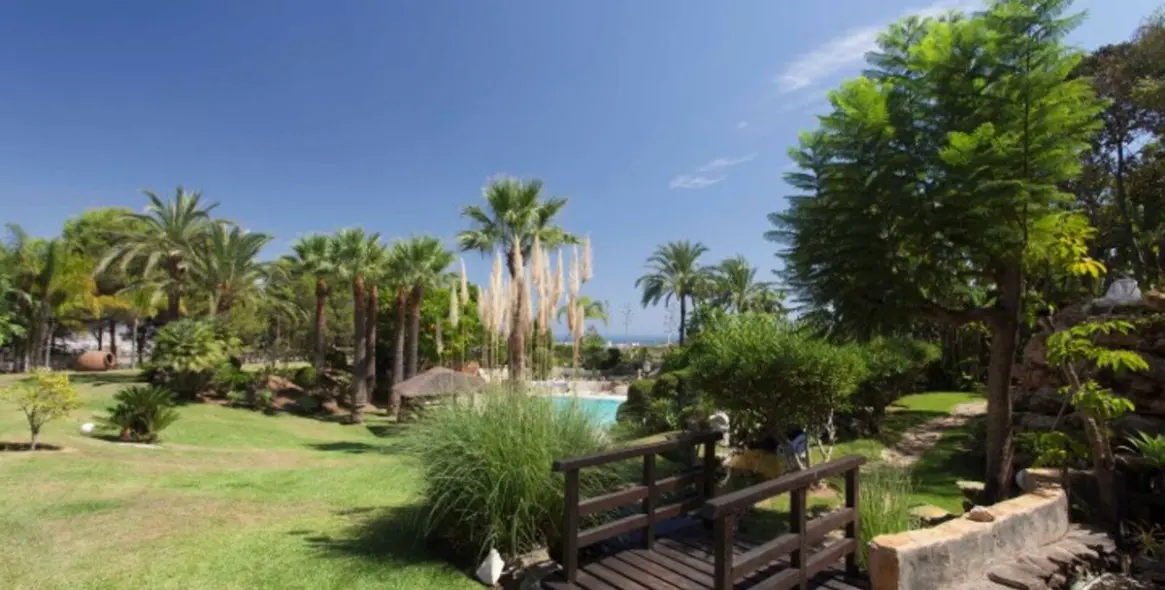 Sale of detached villa in Cerros del Aguila 24