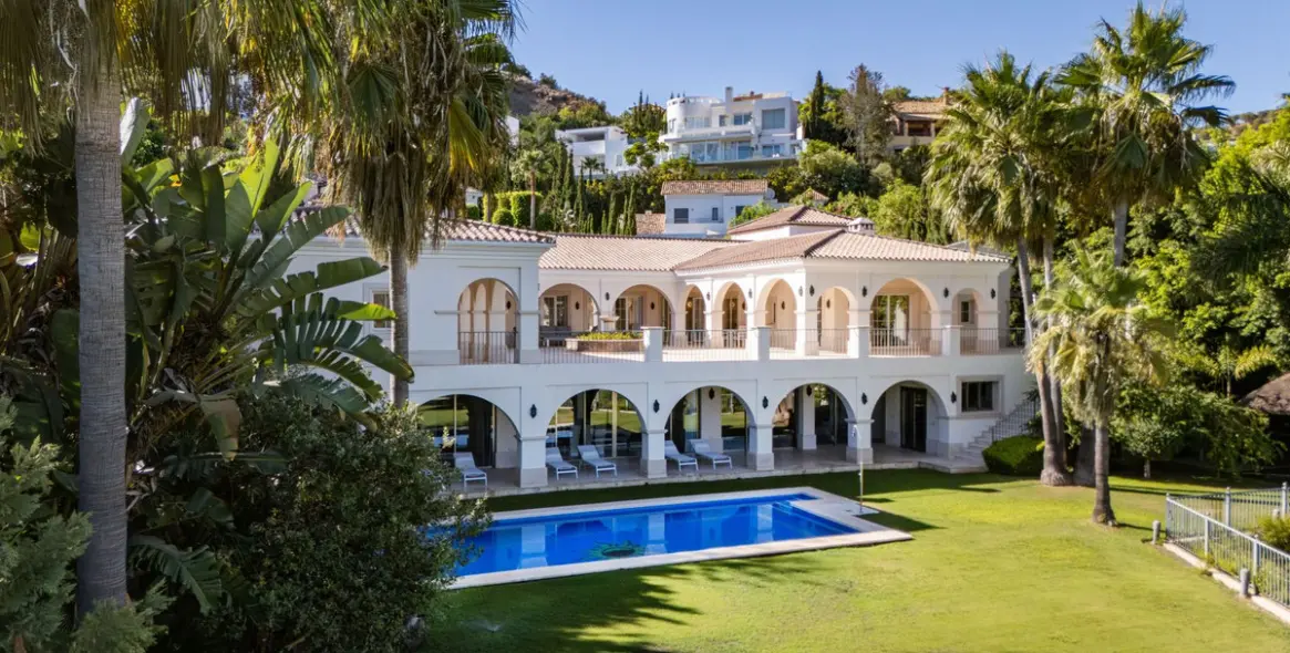 Продажа  отдельно стоящей виллы в Benahavís (район Benahavís) 1