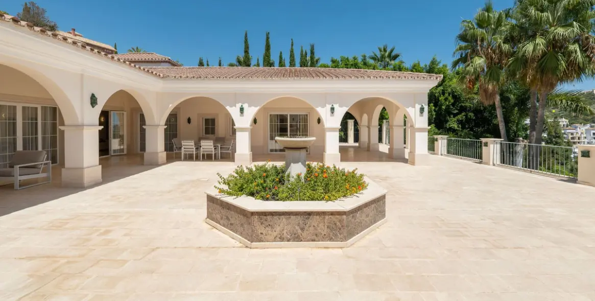 Продажа  отдельно стоящей виллы в Benahavís (район Benahavís) 4