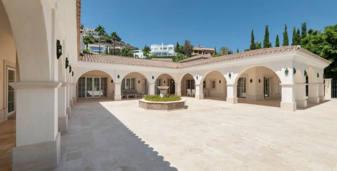 Продажа  отдельно стоящей виллы в Benahavís (район Benahavís) 8