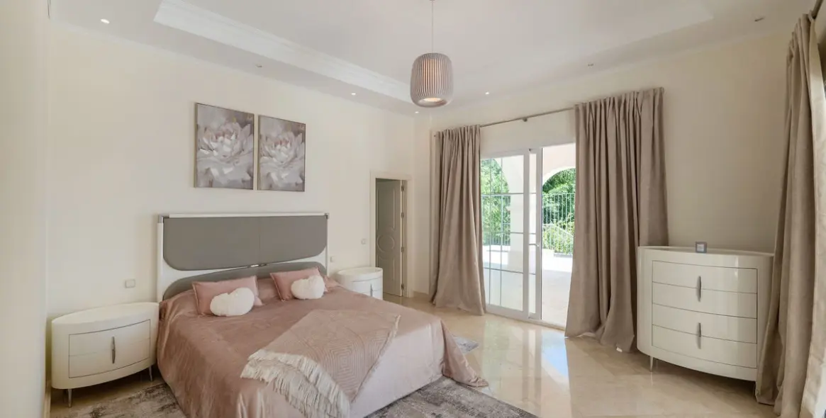 Продажа  отдельно стоящей виллы в Benahavís (район Benahavís) 9