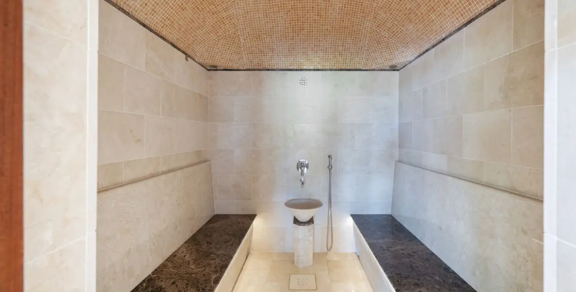 Sale of detached villa in Benahavís 16