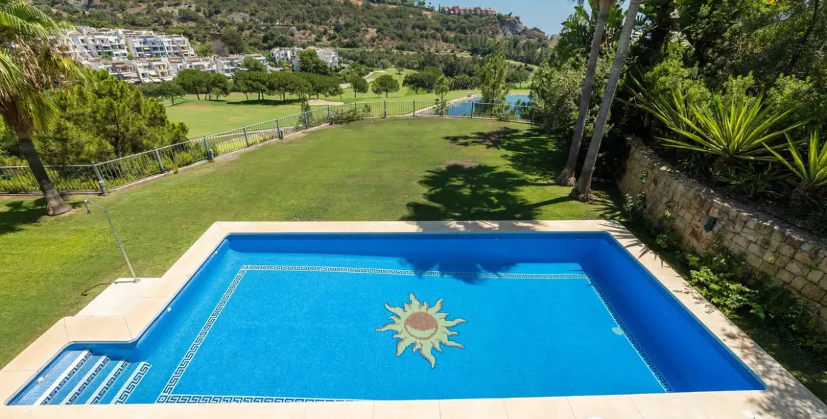 Sale of detached villa in Los Arqueros 7