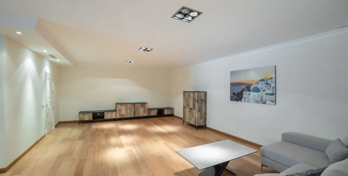Sale of detached villa in Los Arqueros 22