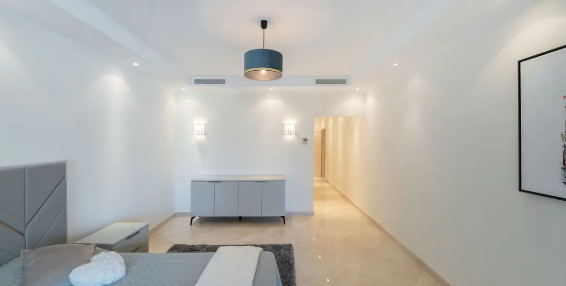 Sale of detached villa in Los Arqueros 29