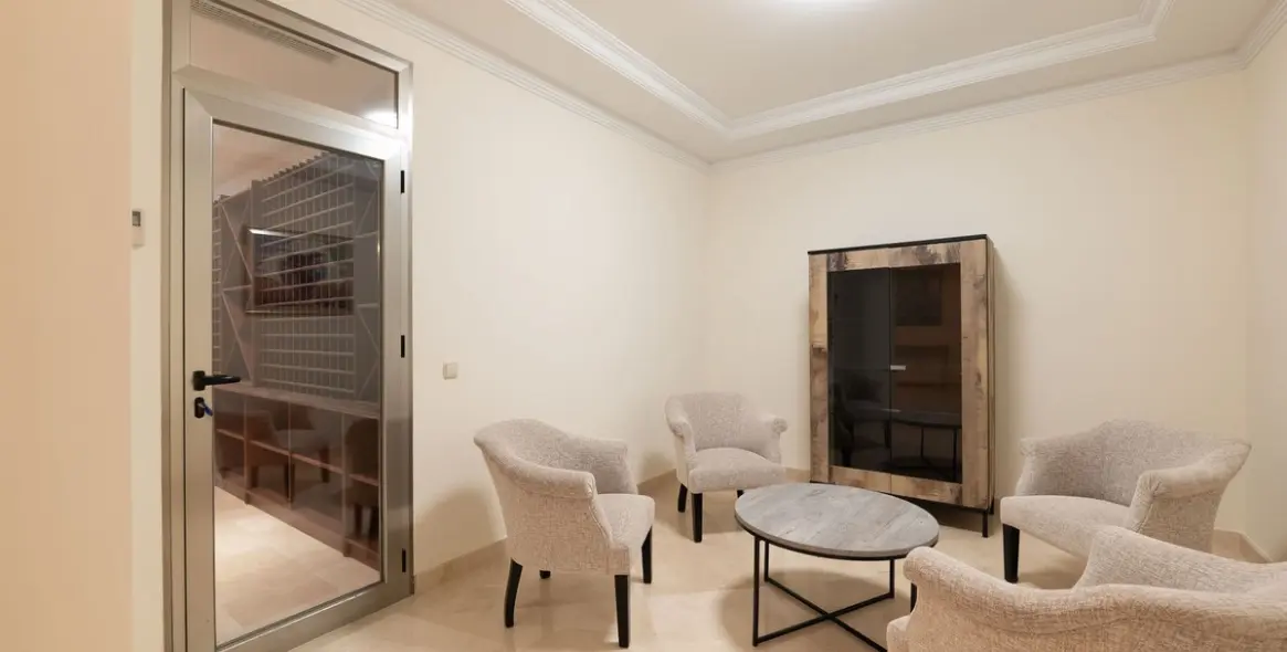 Sale of detached villa in Los Arqueros 32