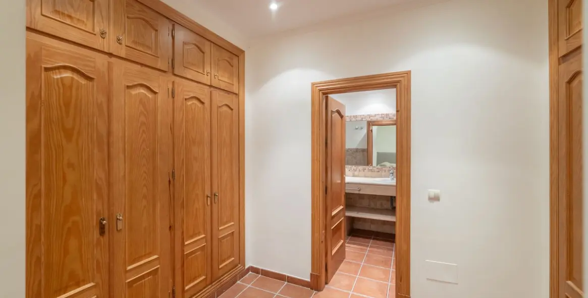 Sale of detached villa in Los Arqueros 36