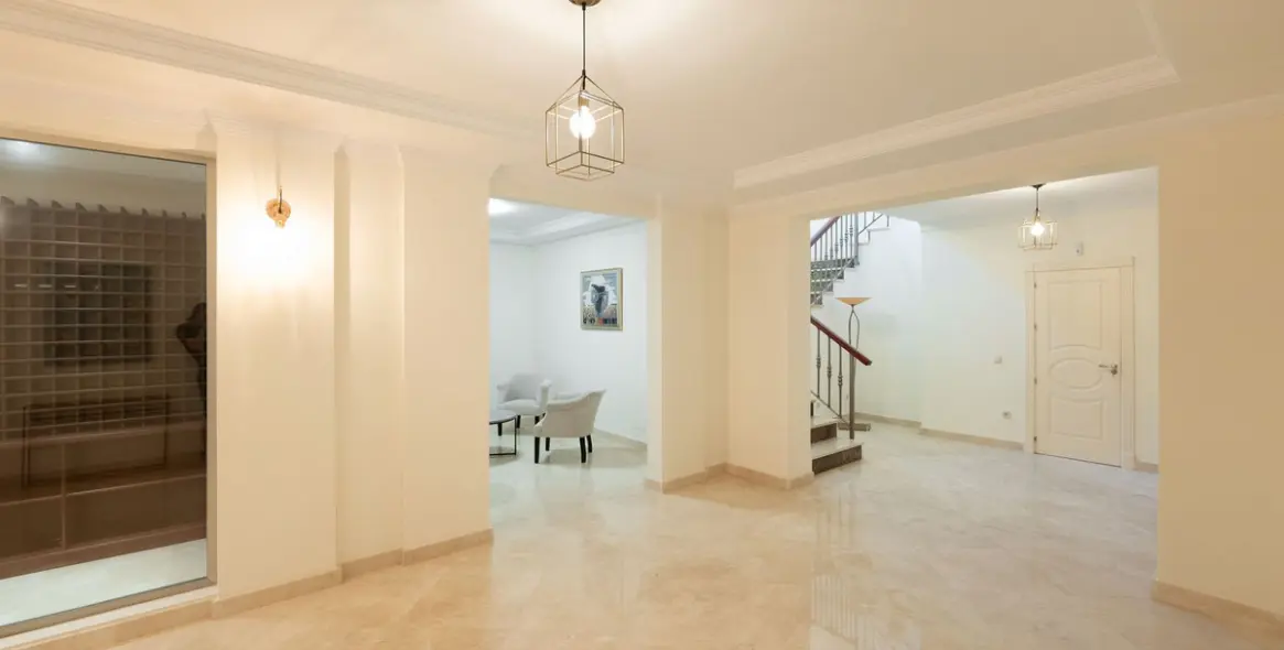 Sale of detached villa in Los Arqueros 39