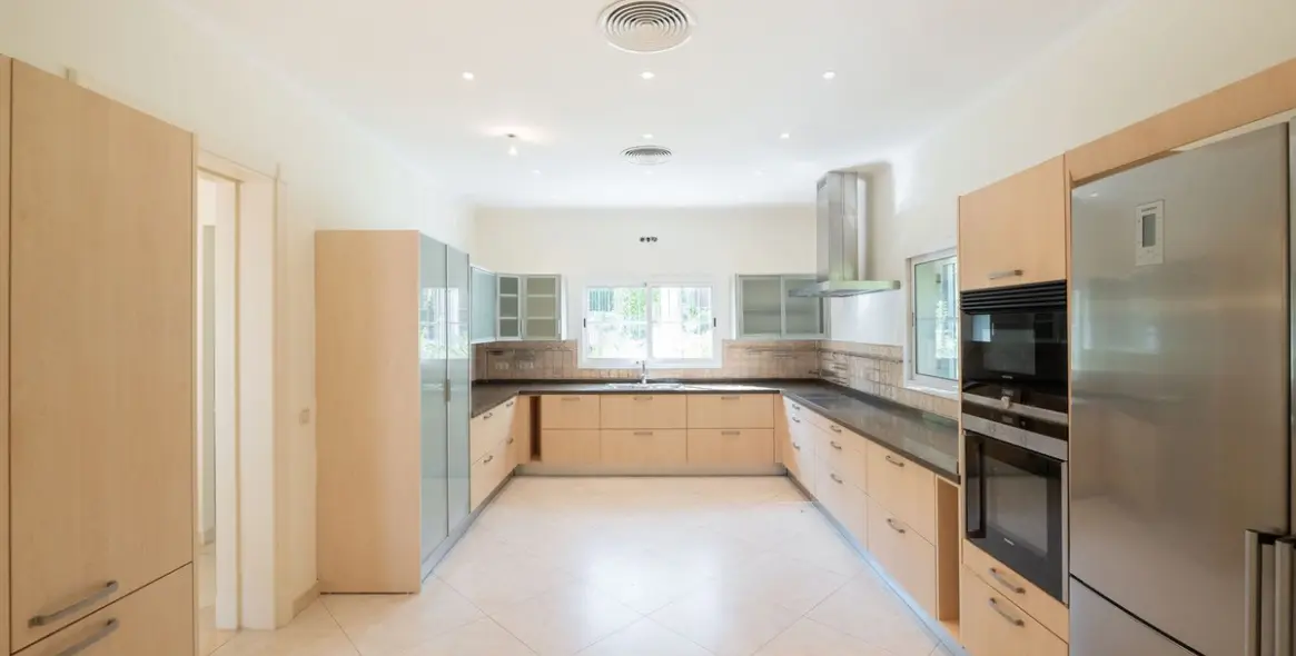 Sale of detached villa in Los Arqueros 42
