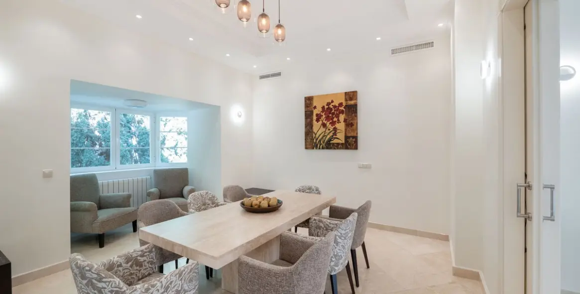 Sale of detached villa in Los Arqueros 43