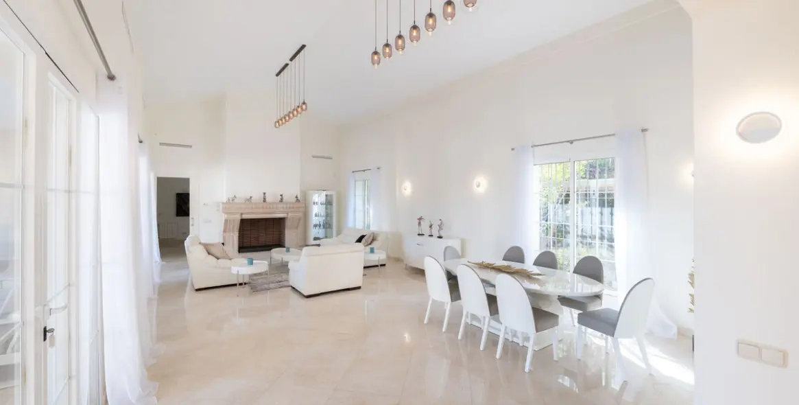 Sale of detached villa in Los Arqueros 44