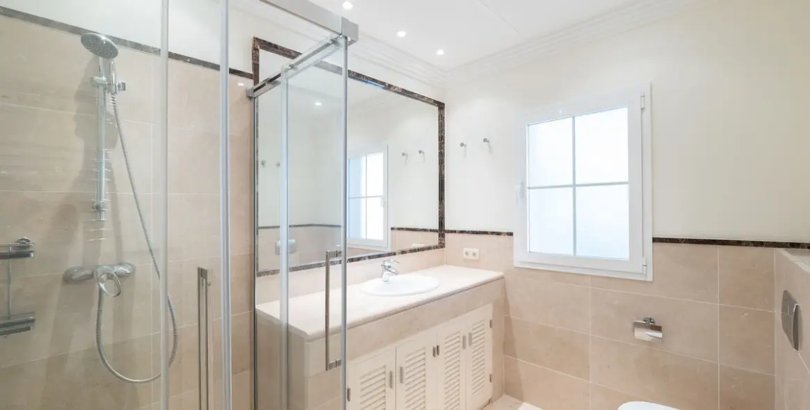 Sale of detached villa in Los Arqueros 46