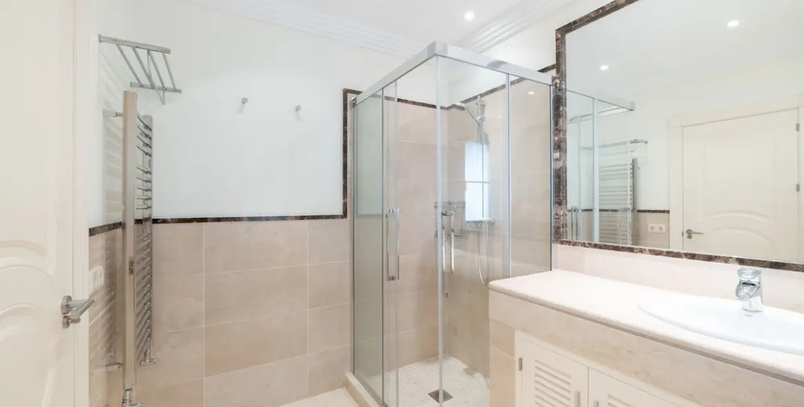 Sale of detached villa in Los Arqueros 47