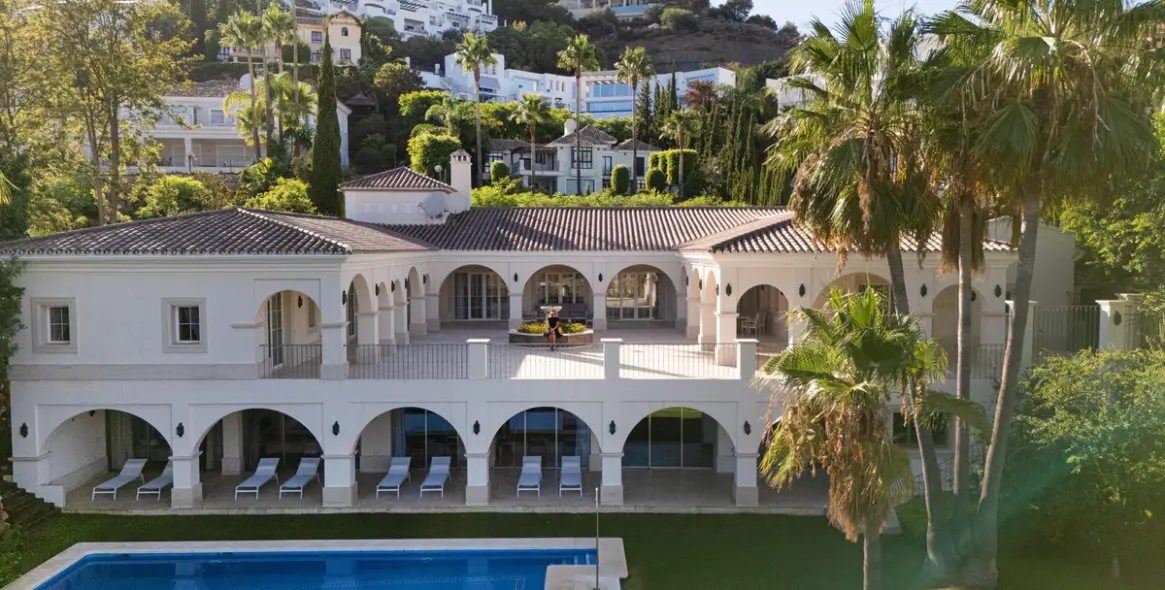 Sale of detached villa in Los Arqueros 54