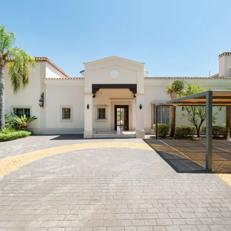 Sale of detached villa in Los Arqueros