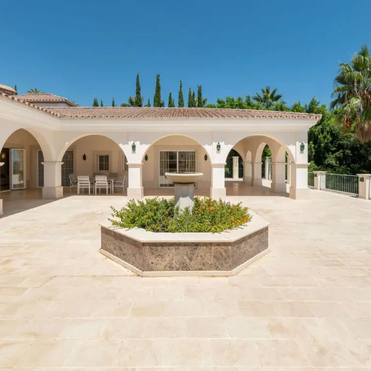 Sale of detached villa in Los Arqueros