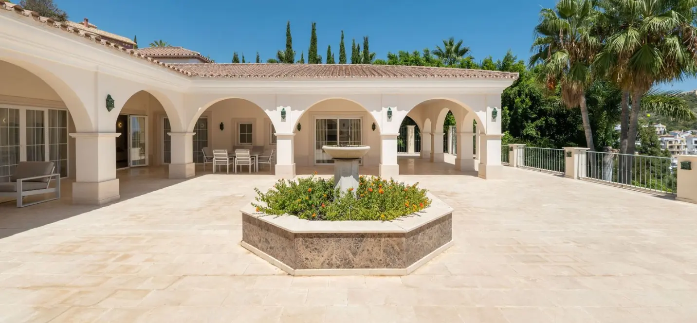 Sale of detached villa in Los Arqueros 3