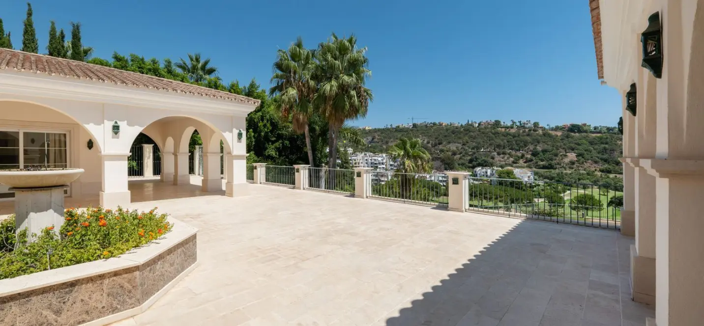 Sale of detached villa in Los Arqueros 4