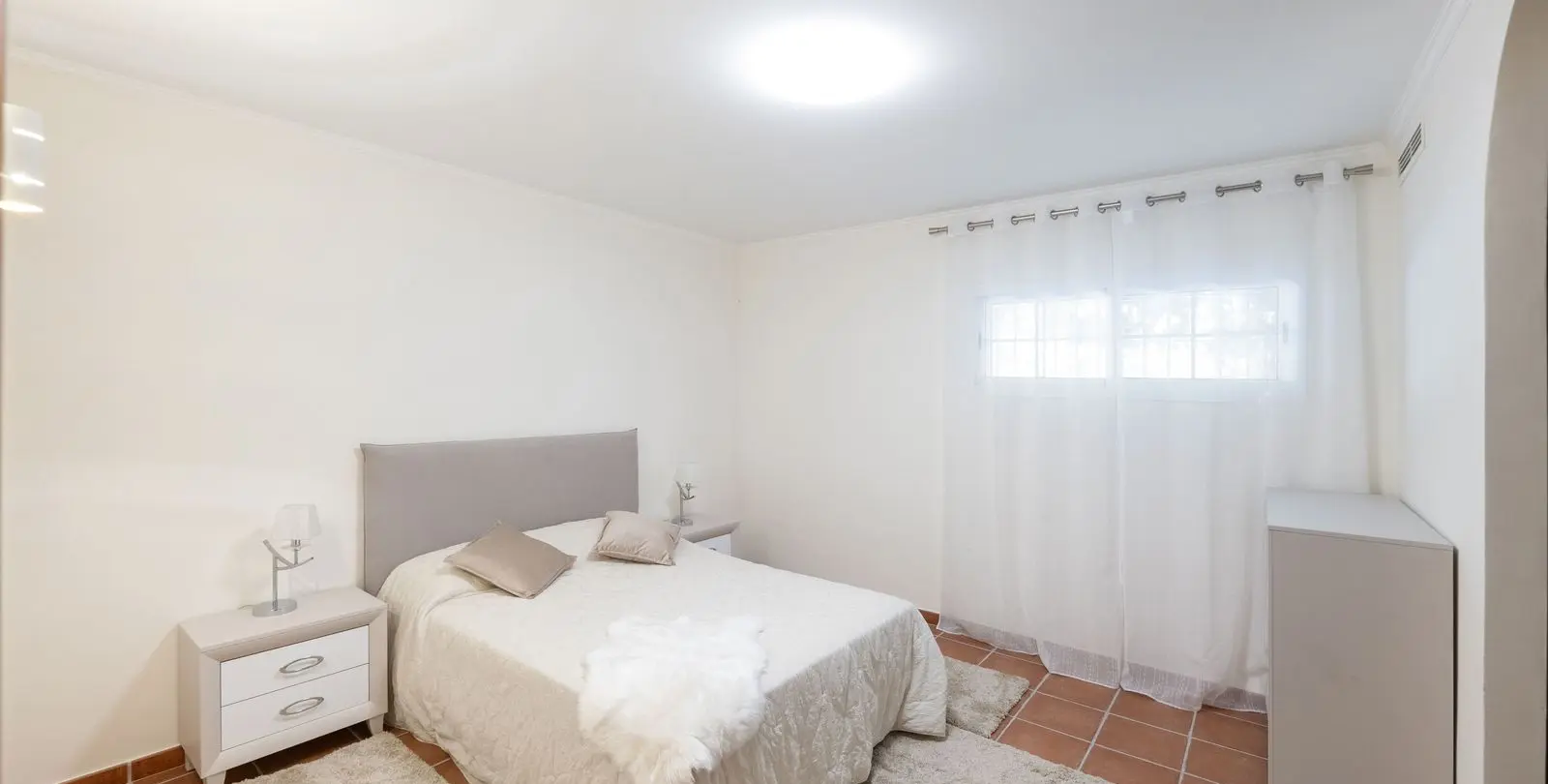 Продажа  отдельно стоящей виллы в Los Arqueros 34