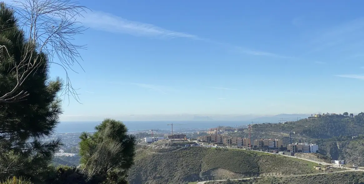 Sale of residential plot in La Quinta 16